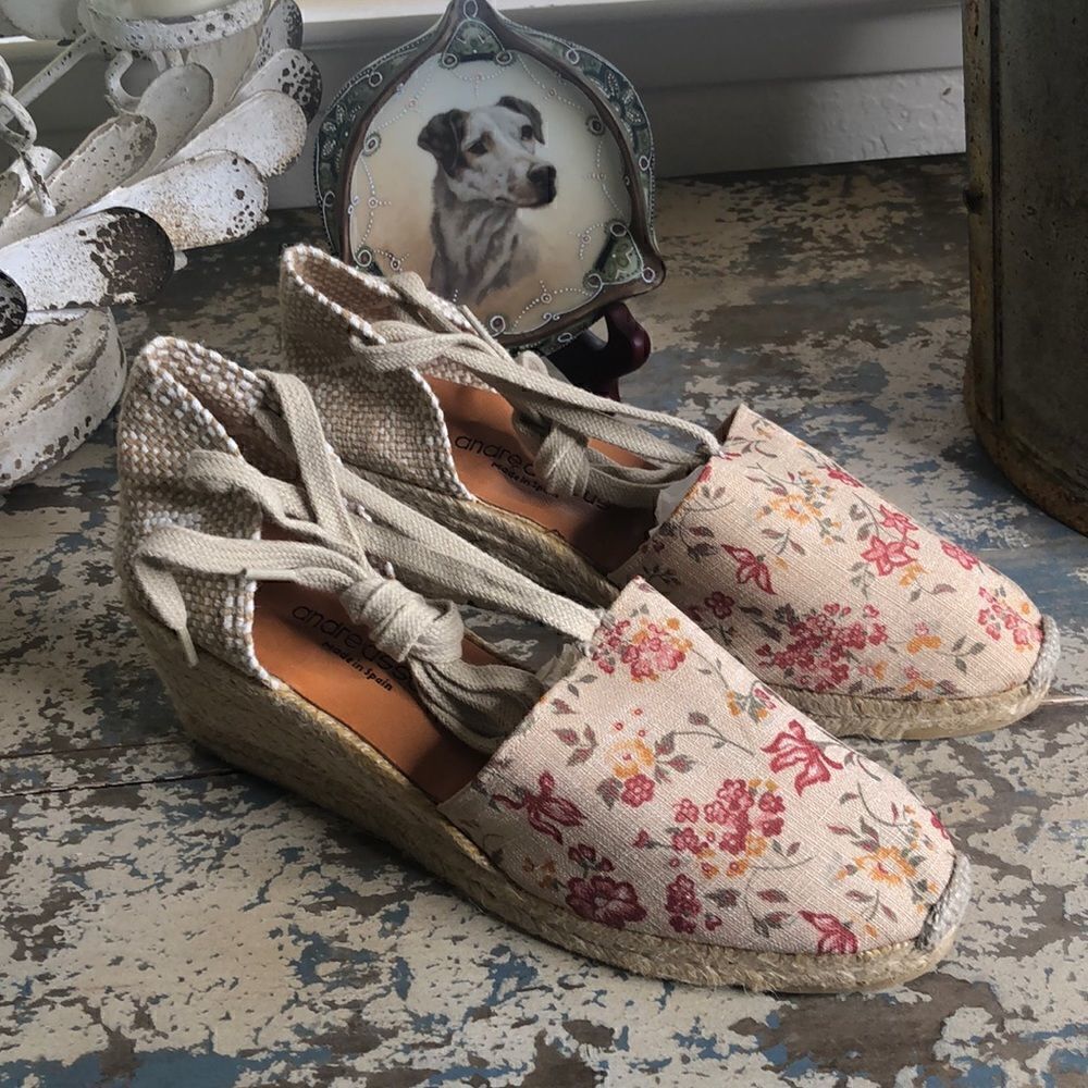 Andre Asous Woven Natural Floral Design Canvas Espadrille Shoes NWOT